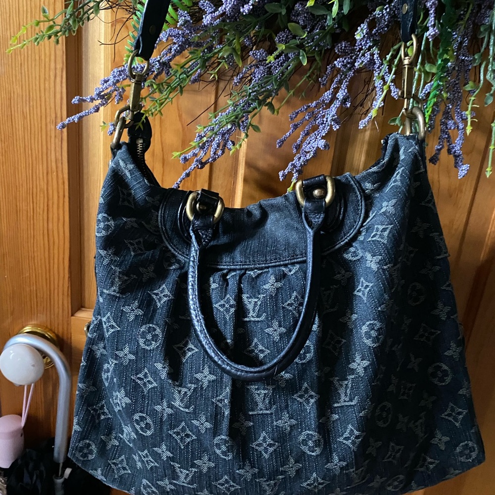 Louis Vuitton Neo Cabby. Tote, shoulder or crossbody. Authentic VI3077 Black